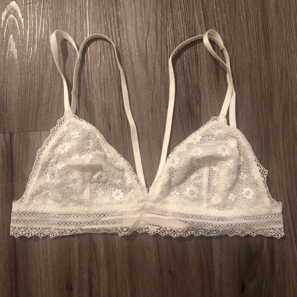 Victoria’s Secret White Lace Bralette - Picture 1 of 3